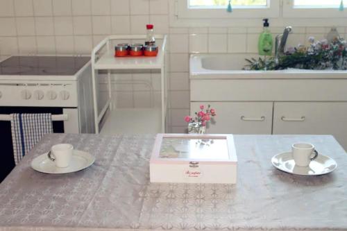 Kuchyňa alebo kuchynka v ubytovaní Maison calme et idéalement placée caen/st contest