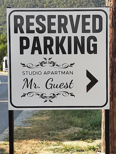 Apartman Mr Guest Krapinaに飾ってある許可証、賞状、看板またはその他の書類