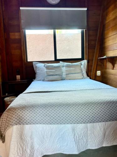 Una cama o camas en una habitación de Cabañas La Caleta Holbox