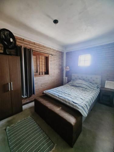a bedroom with a bed and a window at MARE 3 - DE PEDRA - natureza in Torres