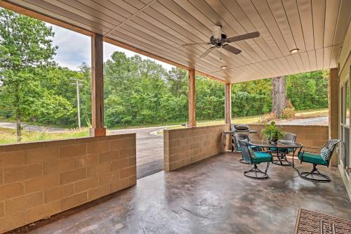 Μπαλκόνι ή βεράντα στο Dtwn Bull Shoals Condo 1 Mi to Lake Access!