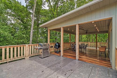 Μπαλκόνι ή βεράντα στο Dtwn Bull Shoals Condo 1 Mi to Lake Access!