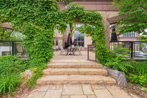Best Western Plus Perth Parkside Inn & Spa