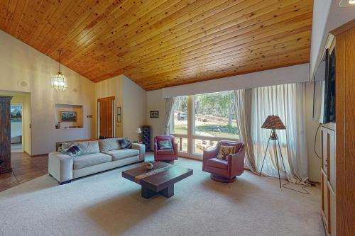 a living room with a couch and a table at Yosemite Nutter Ranch in Mariposa