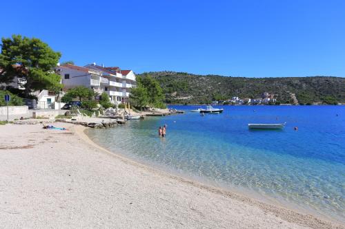 Apartments by the sea Rogoznica - 3197