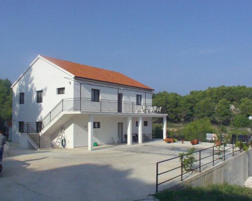 Apartments with parking space Sutivan, Brac - 747