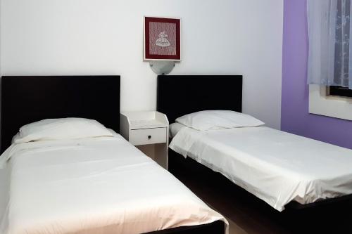 Postel nebo postele na pokoji v ubytování Seaside secluded apartments Lavdara, Dugi otok - 8114