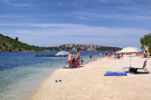 Apartments with parking space Sapina Doca, Rogoznica - 11739