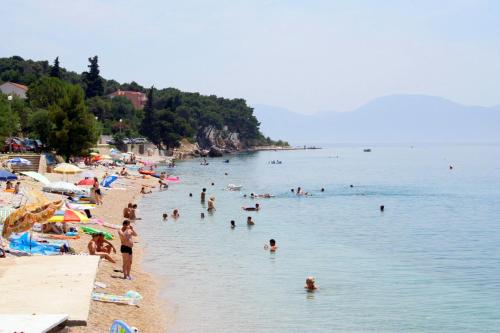 Fotografie z fotogalerie ubytování Apartments by the sea Zaostrog, Makarska - 12935 v destinaci Podaca