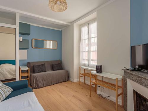 Photo de la galerie de l'établissement Appartement rénové au cœur historique de Ciboure, proche commerces et plage - FR-1-4-641, à Ciboure