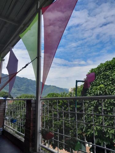 a group of kites on a balcony with a view at MANOA "Lugar de descanso" HABITACION CON VISTA A LA CIUDAD, FRESCO Y VENTILADO in Ibagué