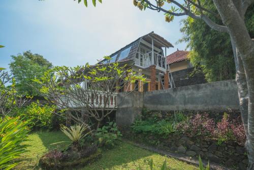 Κήπος έξω από το Villa Dinding Batu