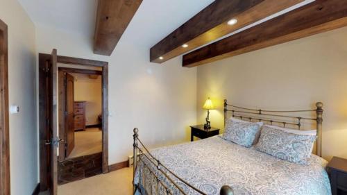 a bedroom with a large bed in a room at Luxury 2 Bedroom Lionshead Village Condo, Short Walk To Gondola in Vail