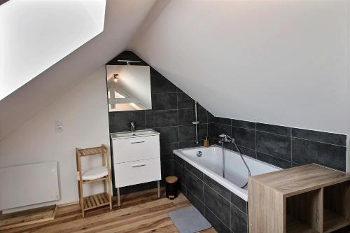 Fotografie z fotogalerie ubytování Apt type 3 en Duplex sur EVIAN les Bains vue lac v destinaci Évian-les-Bains