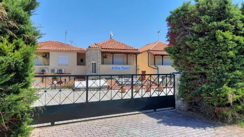 Το κτήριο όπου στεγάζεται  η παραθεριστική κατοικία