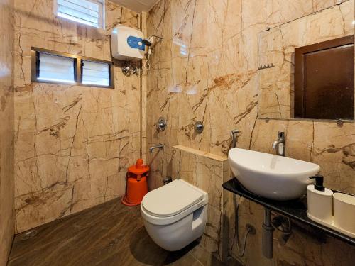 Ванна кімната в Shivani Palace Hotel, Restaurant & Party Hall