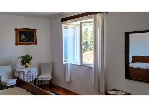 a living room with a table and a window at Guesthouse Lidija in Sutivan
