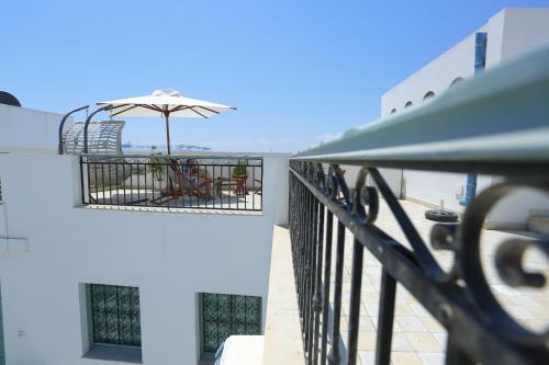 Ein Balkon oder eine Terrasse in der Unterkunft Dar Hammamet Guest House & Hammam