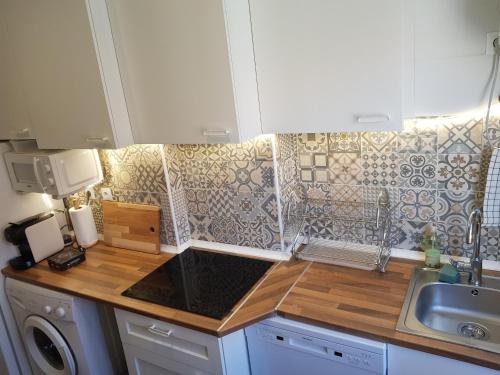a kitchen with a sink and a counter top at Vivienda con 3 habitaciones PRÍNCIPE del SILENCIO in Gijón
