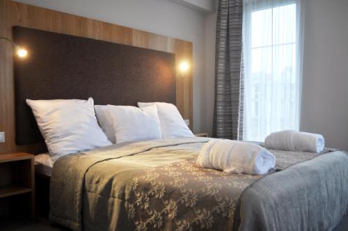 En eller flere senge i et værelse på AmberSeason Hotel