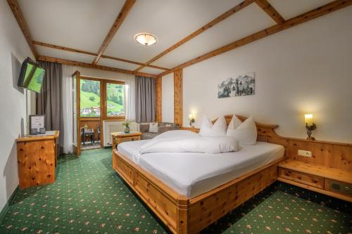 Postel nebo postele na pokoji v ubytování Hotel Hubertushof