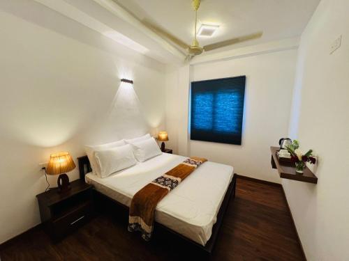 a bedroom with a bed and a window in it at Dream Stay Green in Nuwara Eliya
