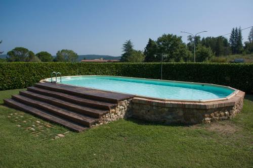 a swimming pool with a set of stairs around it at Albergo Ristorante Da Vestro in Monticiano