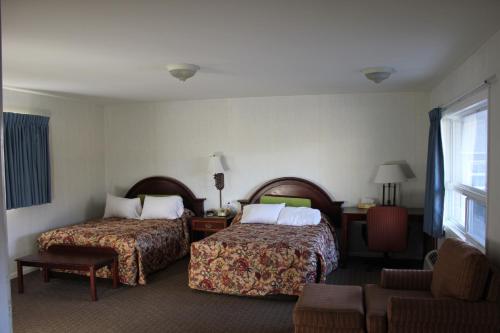 Posteľ alebo postele v izbe v ubytovaní Heidi's Inn