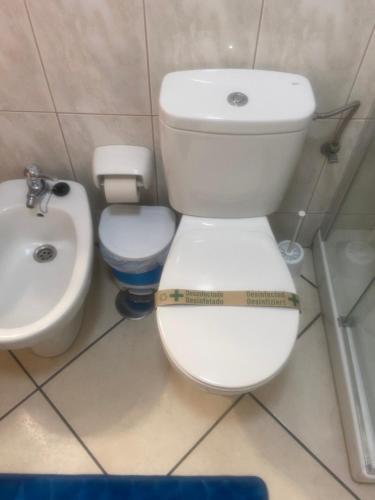 Ένα μπάνιο στο Grande appartamento Tenerife Los Abrigos