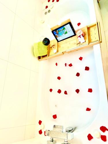 a bathroom with red hearts on the wall at MountainBeach in San Vicente del Raspeig