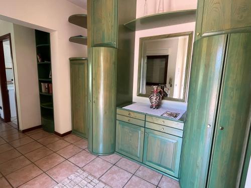 a bathroom with a sink and a mirror at Villetta Regina in Teulada