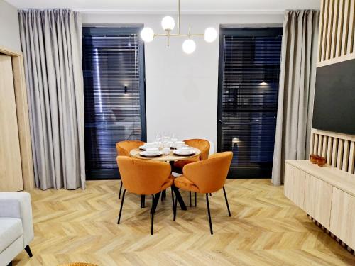 Televízia a/alebo spoločenská miestnosť v ubytovaní Apartament Zamojski Rynek 21