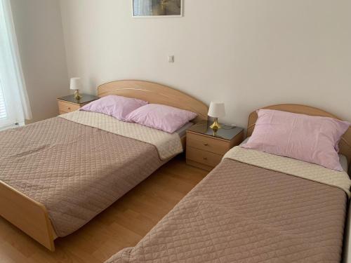 Posteľ alebo postele v izbe v ubytovaní Sobe i Apartmani TIL