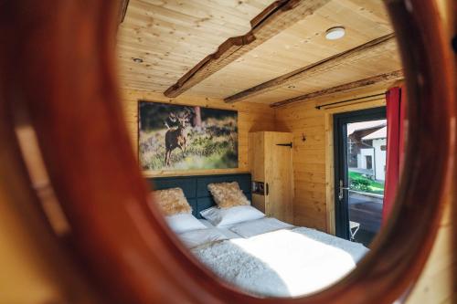 Alpen Lodge Berwang 객실 침대