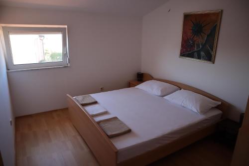 A bed or beds in a room at Vila Legac - Vir