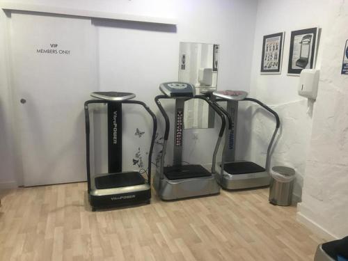 a gym with two machines in a room at ViNALUX in Vinaròs