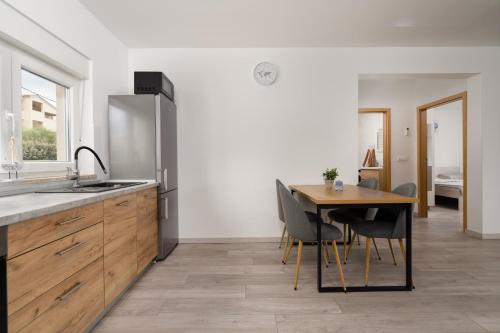 Kuchyň nebo kuchyňský kout v ubytování Apartmani Villa Ruby