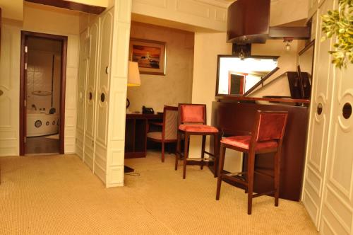 Ein Sitzbereich in der Unterkunft Inter Luxury Hotel