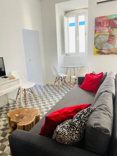 a living room with a couch and a table at A Casa Azul in Santa Luzia