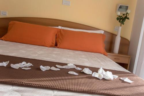 Postel nebo postele na pokoji v ubytování Hotel Emilia