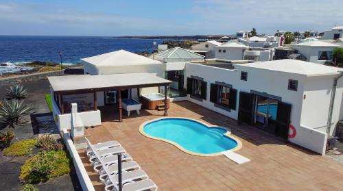 Villa Babel - First Line Seafront Holiday House