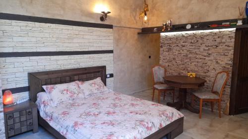 Cama ou camas em um quarto em Sea View Marina Dinevi