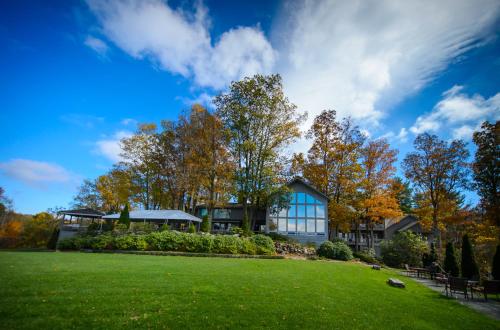 Inn at Crestwood – Photos 3