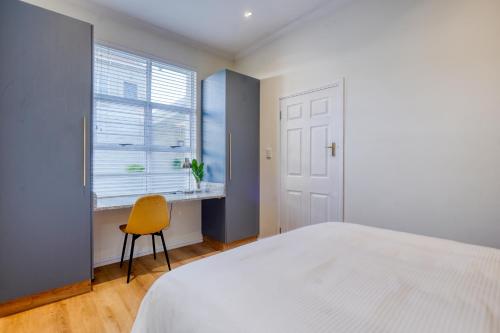 Krevet ili kreveti u jedinici u okviru objekta Hampton Collection - Stylish 3 Sleeper Apartment with Pool