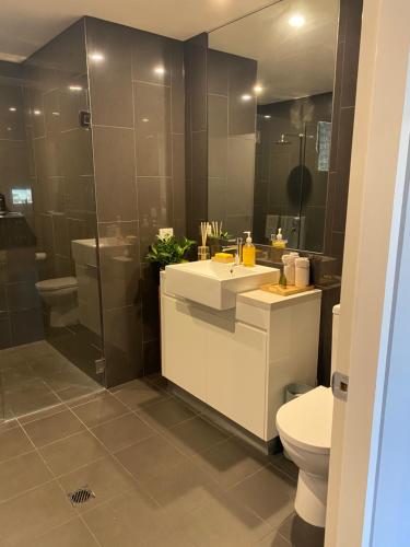 Koupelna v ubytování Luxury 3 bdm Spacious apt in the heart of Wagga