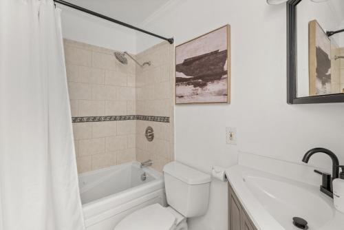 HOLT - Billionaire Mountain photo 3