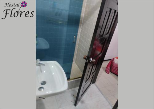 Bagno di Hostal Flores