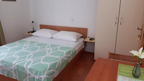 a small bedroom with a bed and a table at Apartments with parking space Makarska - 6850 in Makarska