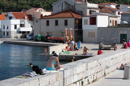 Fotografie z fotogalerie ubytování Apartments by the sea Tisno, Murter - 14410 v destinaci Tisno