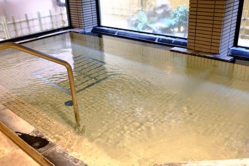 Bazén v ubytovaní West Inn Fuji-Yoshida alebo v jeho blízkosti